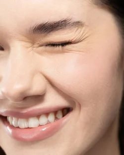 Fotoğraf: Burak Bulut Yıldırım neşeli-ışıl ışıl-yakın çekim-gülümseme-parlak