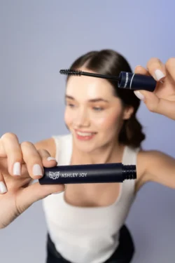 Fotoğraf: BurakBulutYildirim; maskara güzellik temiz parlak editoryal