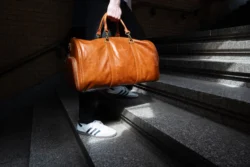 Fotoğraf: Burak Bulut Yıldırım deri spor çanta spor ayakkabı şehir