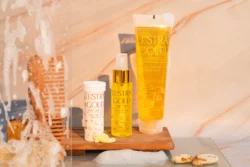 Lustra Gold saç bakım üçlüsünün sıcak stüdyo aydınlatması ile mermer üzerinde cilalı ürün güzellik fotoğrafçılığı; Avrupa'daki projeler için fotoğrafçı