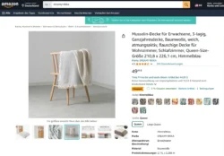 Saçaklı dokuya sahip yumuşak gri bir fonda ahşap bir sandalye üzerinde krem rengi muslin battaniyenin stüdyo çekimi; Avrupa için ürün fotoğrafçılığı.