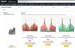 Temiz beyaz bir arka plan üzerinde üç dantel braletin net stüdyo ürün çekimi, Avrupa'daki projeler için gösterişli ürün fotoğrafçılığı.