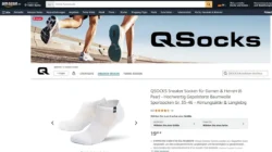 Beyaz arka plan üzerinde beyaz dekolte spor ayakkabı çorapları, net stüdyo aydınlatması ve yumuşak gölgeler; Berlin'de gösterişli ürün fotoğrafçılığı.